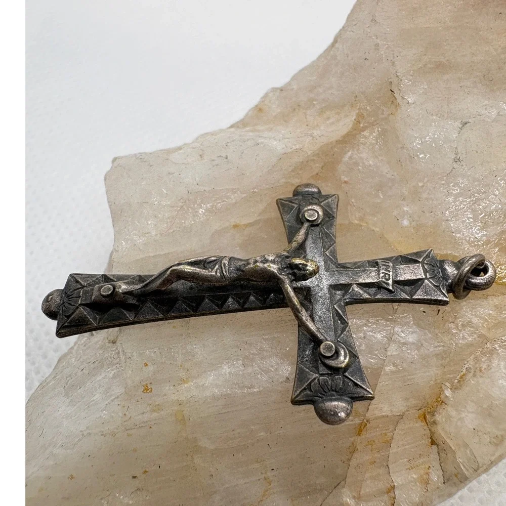 Vintage Sterling Silver Crucifix Pendant Italy 3.10g Religious Cross Medal